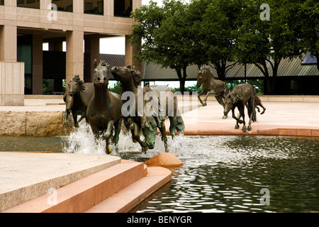 Les Mustangs de Las Colinas, 5205 North Rd O'Connor, Irving, TX. Situé à Williams Square Plaza Banque D'Images