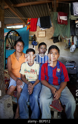 El Salvador famille touchée par le VIH SIDA Banque D'Images