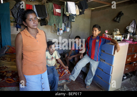 El Salvador famille touchée par le VIH SIDA Banque D'Images