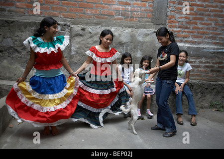 EL SALVADOR Danseurs de Las Delciias. photo : Sean Sprague 2008 Banque D'Images