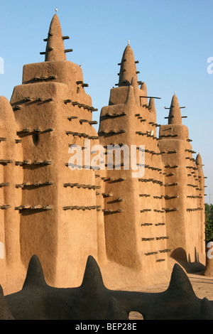 Grande Mosquée de Djenné, plus grand bâtiment en brique de boue ou d'adobe dans le monde, Djenné, Mali, Afrique de l'Ouest Banque D'Images