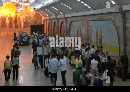 100 mètres du métro souterrain, Pyongyang, Corée du Nord Banque D'Images