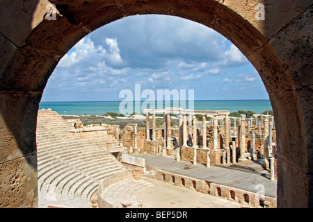 Ruines du théâtre romain à Leptis Magna / Lectis Lepcis Magna / Magna à Khoms / Al Khoms près de Tripoli, Libye, Afrique du Nord Banque D'Images