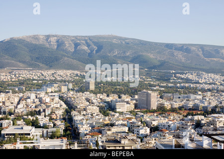 Une vue sur le mont Hymette et une partie d'Athènes, Grèce Banque D'Images