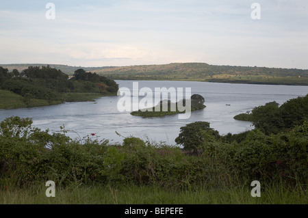 L'Ouganda la source du Nil au point où il quitte le lac Victroia. Près de Jinja. PHOTO par SEAN SPRAGUE Banque D'Images