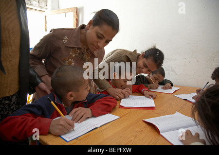 L'Egypte la maison d'enfants et une école pour orphelins et enfants défavorisés de copte chrétienne, situé dans l'arrière-plan Villa Marriot Banque D'Images