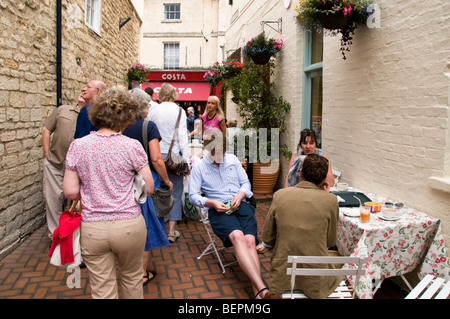 Centre-ville animé, Stroud, Gloucestershire, Royaume-Uni Banque D'Images