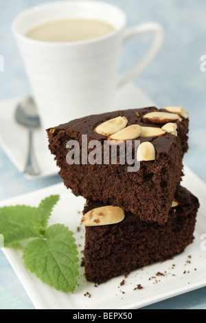 Brownies aux amandes. Recette disponible. Banque D'Images