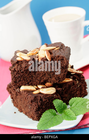 Tarte au chocolat avec des amandes. Recette disponible. Banque D'Images