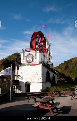 Grande Roue de Laxey, également connu sous le nom de Lady Isabella, la plus grande roue hydraulique au monde, dans le village de Laxey, Île de Man). Banque D'Images