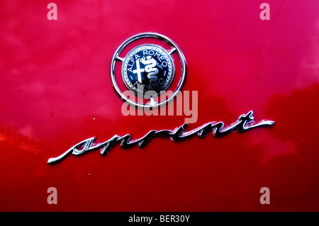 Logo brillant sur un Sprint Alfa Romeo rouge Banque D'Images