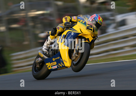 Dans la course de Tom Tunstall British superbikes à Oulton Banque D'Images