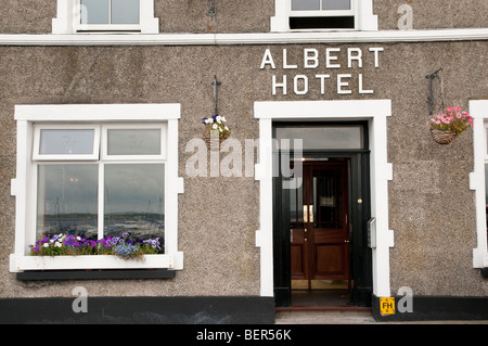 La façade de l'Hôtel Albert, un pub et un bar à Port St Mary Ile de Man. Banque D'Images