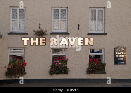 Le Corbeau public house, Ballaugh, Île de Man). L'un des nombreux pubs à côté de l'hippodrome de moto TT. Banque D'Images