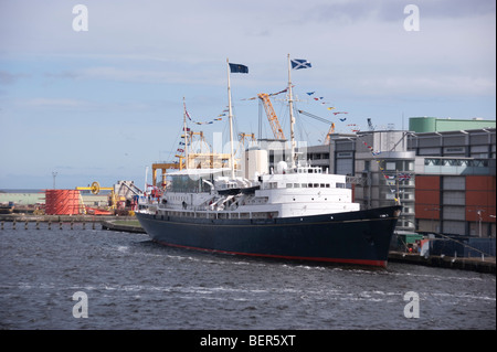 Ocean Terminal harbour Leith Edinburgh Scotland Royal Yacht Britannia Banque D'Images