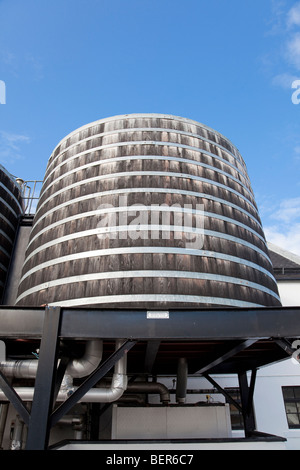 Distillerie Dalwhinnie ver encore laver à remous, grand angle Banque D'Images