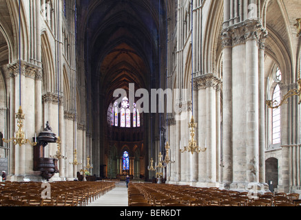 La Cathédrale de Reims (Cathédrale de Reims) avec intérieur vitrail Chagall en Champagne Ardenne Region France.098614 Reims Banque D'Images