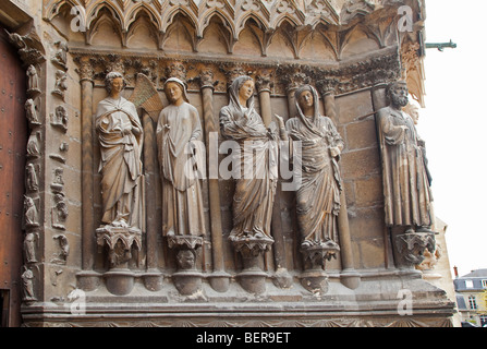 La Cathédrale de Reims (Cathédrale de Reims) les détails de la sculpture en Champagne Ardenne Region France.098613 Reims Banque D'Images