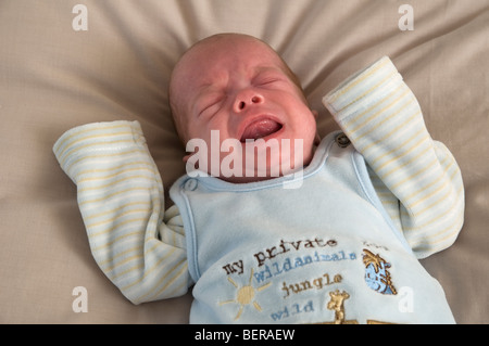 Premature baby crying Banque D'Images