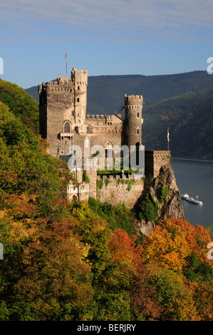 Rhin allemand château Burg Rheinstein en automne, Rhineland Banque D'Images