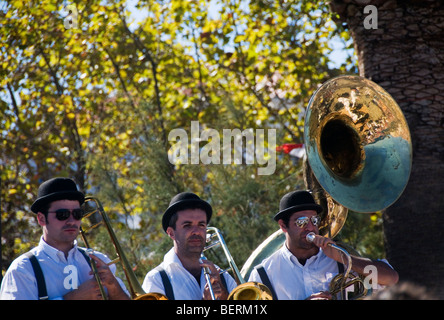 Le brass band à la Fête des vendanges à Banyuls-sur-Mer, France Banque D'Images