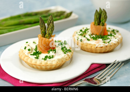 Tartelettes au saumon et fromage Recette disponible. Banque D'Images