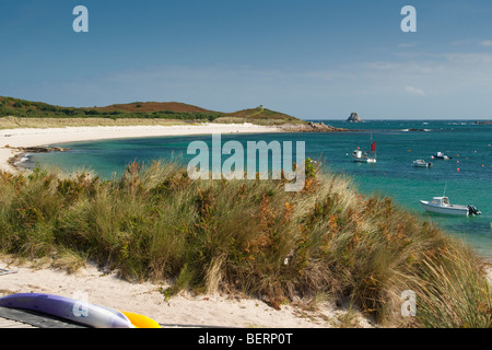 Bateaux amarrés dans la ville supérieure Bay, St. Martins, Isles of Scilly Banque D'Images