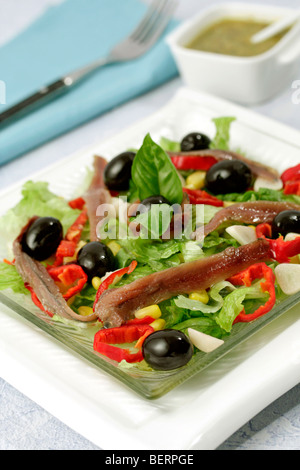 Salade méditerranéenne. Recette disponible. Banque D'Images