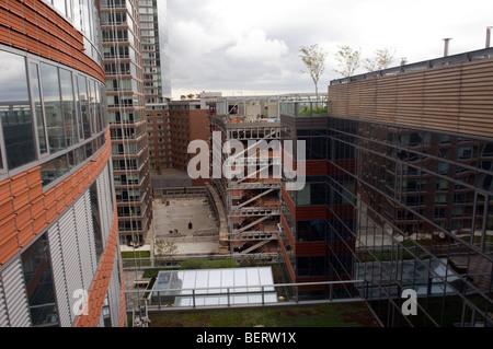 Le Visionaire, un bâtiment vert, dans la région de Battery Park City, le samedi 10 octobre 2009. (© Frances M. Roberts) Banque D'Images