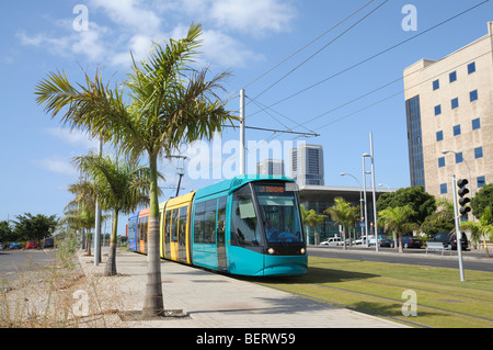 Metropolitano de Tenerife - tramway moderne à Santa Cruz de Tenerife, Espagne Banque D'Images