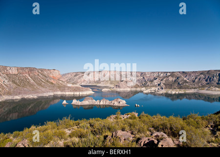 Atuel Canyon et le lac de Valle Grande, San Rafael, dans la province de Mendoza, Argentine, Andes centrales Banque D'Images