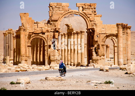 Près de moto vestiges romains et site archéologique de Palmyre, en Syrie, au Moyen-Orient, en Asie Banque D'Images