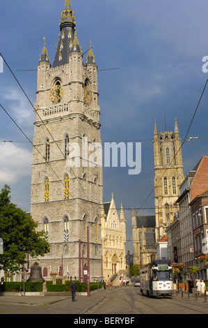 Lakenhalle et la cathédrale de Saint Bavon. Gand. Flandre orientale, Belgique Banque D'Images