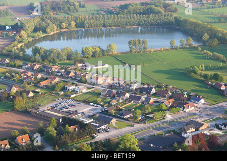 Lake, l'urbanisation à la frontière de la zone agricole de l'air, Belgique Banque D'Images