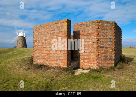 Vestiges de la DEUXIÈME GUERRE MONDIALE, les installations anti-aériennes suivant pour Halnaker Moulin donnant sur Chichester à Sussex UK Banque D'Images