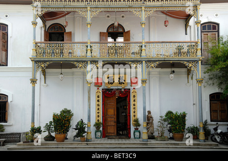 Façade et cour de la Pinang Peranakan Mansion chinois ou House (1892) Georgetown Penang Malaisie Banque D'Images