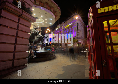 Piccadilly Circus la nuit Banque D'Images