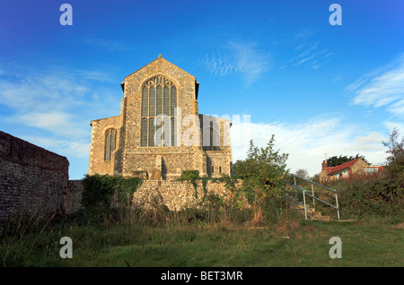 La fenêtre de l'Est de l'église de Saint Nicholas à Salthouse, Norfolk, Angleterre, Royaume-Uni. Banque D'Images