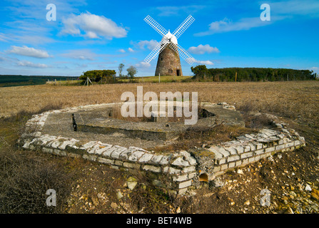 Vestiges de la DEUXIÈME GUERRE MONDIALE, les installations anti-aériennes suivant pour Halnaker Moulin donnant sur Chichester à Sussex UK Banque D'Images