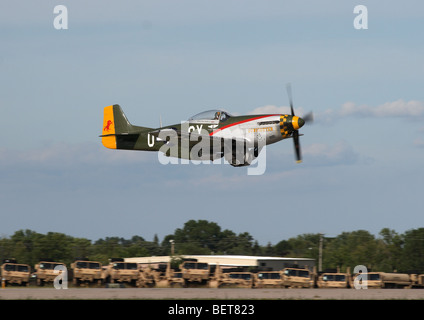 P-51 Mustang taking off Banque D'Images