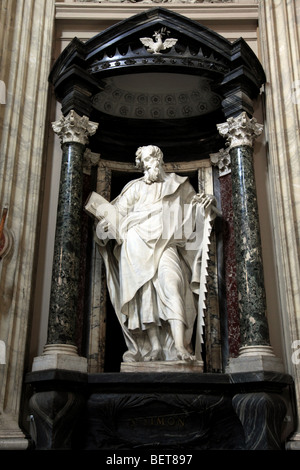 Statue de St Simon dans la Basilique di San Giovanni in St Jean de Latran (Latéro) à Rome Banque D'Images