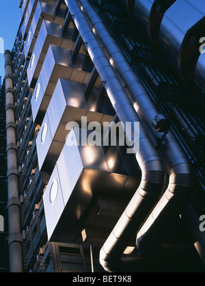 Jusqu'à la à la Lloyd's Building conçu par Richard Rogers à la City de Londres Banque D'Images