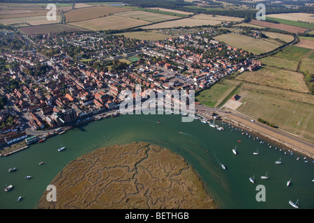 Une vue aérienne Wells-next-the-Sea un port sur la côte nord du comté de Norfolk en Angleterre de l'été. Banque D'Images