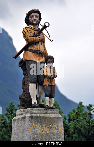 Statue de héros folklorique médiéval Suisse Guillaume Tell Guillaume Tell / avec fils et arbalète à Burglen, Uri, Suisse Banque D'Images