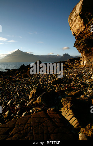 Elgol shore et Cuillin Ridge, au sud-ouest de l'île de Skye, Ecosse highlands,,Royaume-Uni. Banque D'Images