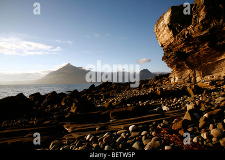 Elgol shore et Cuillin Ridge, au sud-ouest de l'île de Skye, Ecosse highlands,,Royaume-Uni. Banque D'Images