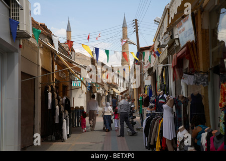 Arasta street shopping area menant de poste frontière de la mosquée Selimiye à Chypre-nord Banque D'Images