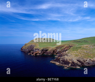 Kellan se dirige dans la baie de Port Quin, sur la côte nord de Cornwall, près de Port Quin, en Cornouailles, en Angleterre Banque D'Images