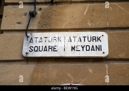 Vieille rue de plaque de marbre de la place atatürk RTCN Nicosie République turque de Chypre du nord Banque D'Images