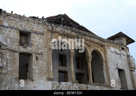 Ruines dans l'enceinte de l'Eglise arménienne et le monastère de Notre dame de la RTCN Nicosie République turque de Chypre du nord Banque D'Images